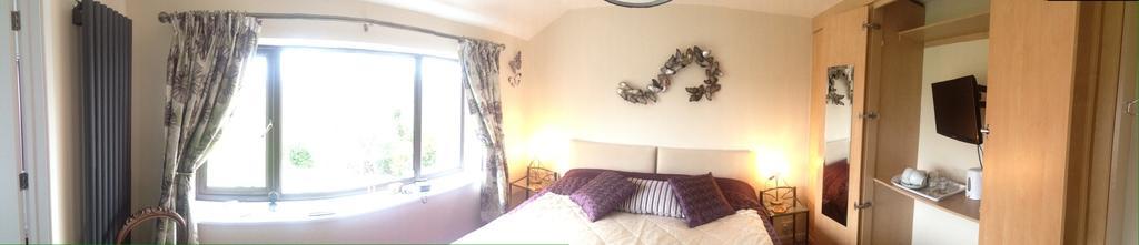 Redroofs Bed and Breakfast Tenbury Exteriör bild